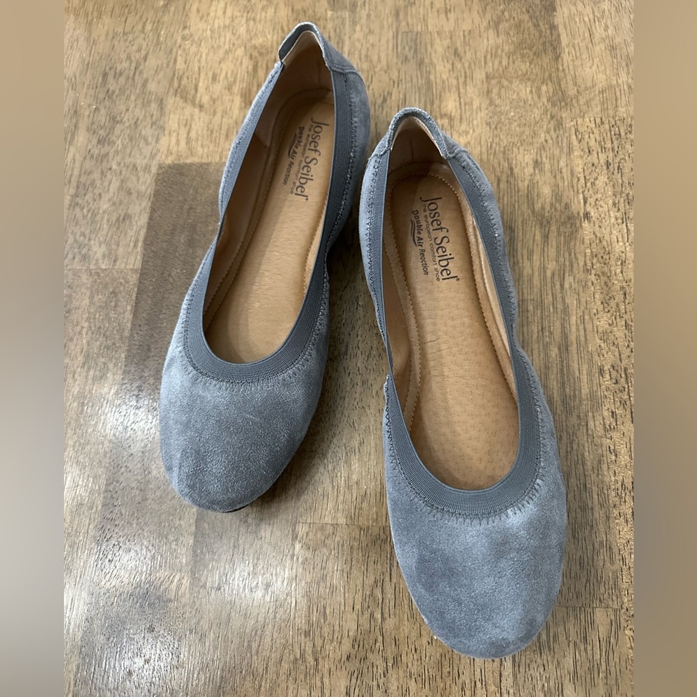 Joseph Seibel size 39(8) grey suede rubber soled flats. Elastic edge, worn twice